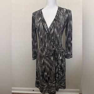 BCBGMaxAzaria women’s black& white wrap dress~ Size 6